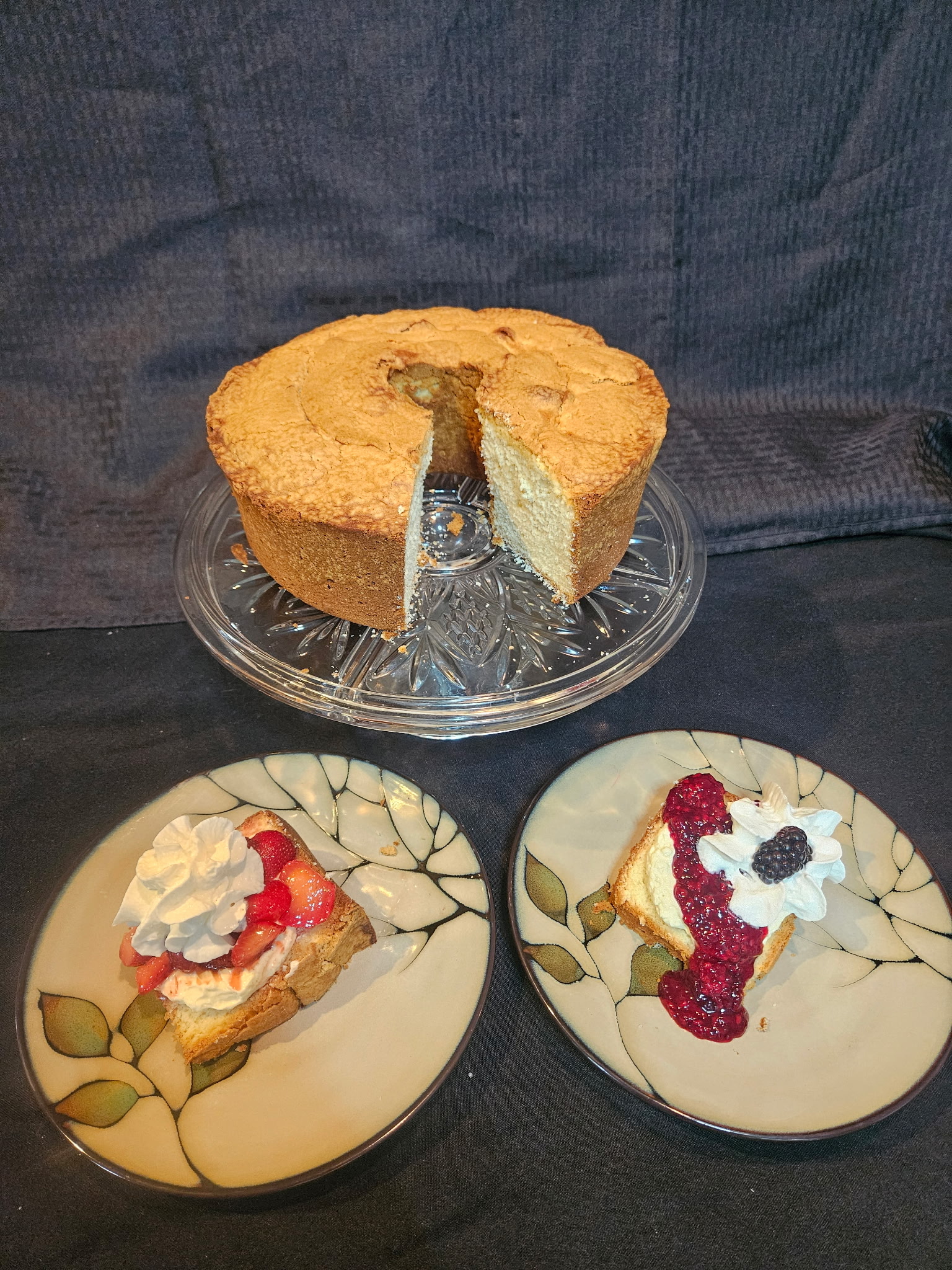 Pound cake served with fresh berries
